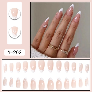 Belle unghie finte professionali a mandorla French bianche con motivi a cuore Y-202