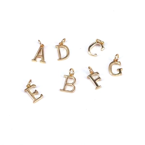 Conjunto de 26 mini colgantes de letras inglesas doradas para creación de joyas DIY