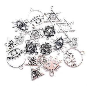 Détails de pendentifs Oeil d'Horus en alliage argenté, formes rondes, triangles et étoiles