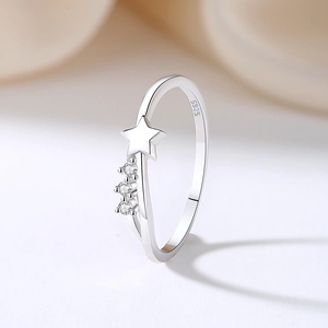 Minimalist S925 sterling silver star ring for women featuring three sparkling zircons