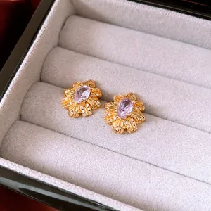 18K vergoldete Ohrstecker mit lila Edelstein und glitzernden Kristallen für Damen