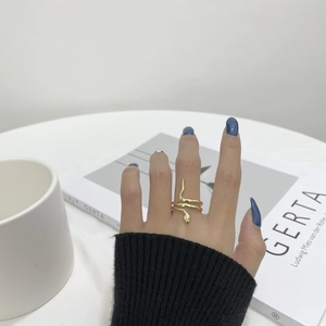 Vintage gold snake-shaped wrap ring in S925 silver shown on a model hand