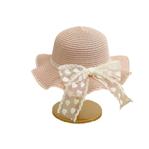 Chapeau de paille rose pour femmes et enfants avec nœud en dentelle à cœurs blancs