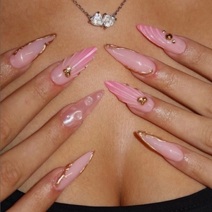 Press On Nails Long Stiletto 3D Shell Texture Pink Gradient Gold Foil Line Metal Bead Decor Artificial Pearl Manicure