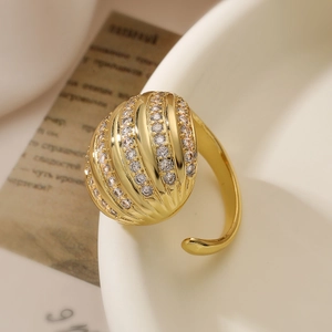 Luxurious gold-plated adjustable ring with shell textures and sparkling zircon rows