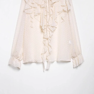 Damenbluse in Off-White mit Schweizer Punktmuster, transparenten Ärmeln und Rüschen