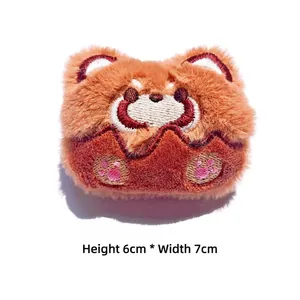 Distintivo in peluche di panda rosso con ricamo di alta qualità, 6cm per 7cm