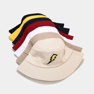 Chapeau bob en coton avec broderie éclair disponible en plusieurs couleurs de mode