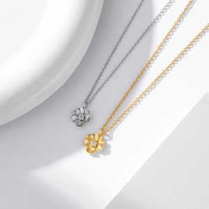 Elegant S925 sterling silver flower pendant necklace in gold and silver finishes