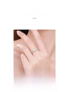 On-finger view of a S925 sterling silver daisy flower ring with white zircon stones