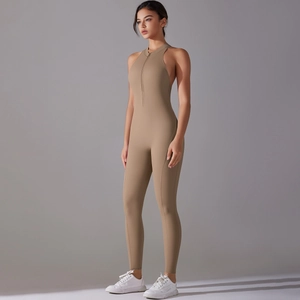 Vue latérale de la combinaison de yoga kaki sans manches avec fermeture éclair ajustée