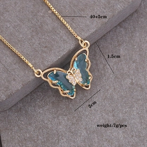 Detail of 18K gold box chain with blue butterfly pendant and dimensions 40+5cm