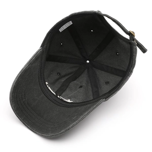 Gewassen grijze vintage katoenen baseballpet met geborduurde letters en metalen gesp sluiting