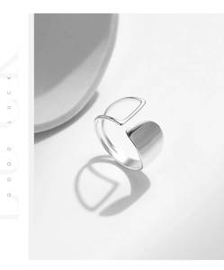Macro detail of asymmetric S925 sterling silver open ring with geometric D-shape design