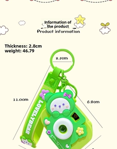 Detail of green cartoon camera keychain with size dimensions and dimensions for bear charm
