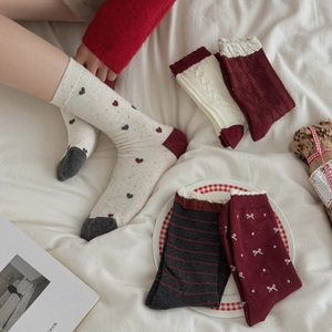 Christmas red vintage cotton socks set with heart jacquard and bowknot details