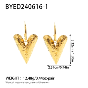 Textured 18K gold heart-shaped stainless steel stud earrings for women 3.32x2.39cm