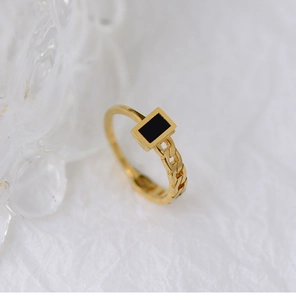 Macro detail of 18K gold-plated chain ring featuring a black rectangular inlay center