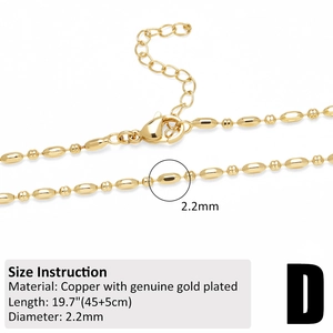 Dettaglio della collana a sfere in rame placcato oro 18k con perle da 2,2mm e chiusura