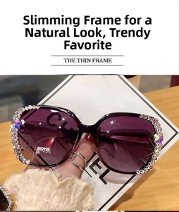 Détail de lunettes de soleil à monture large avec nœud en strass et verres dégradés violets