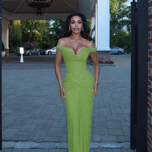 Robe de soirée à paillettes vert citron, épaules dénudées, taille cintrée et coupe longue