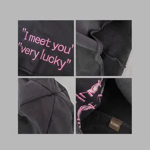 Berretto in maglia grigio scuro con ricamo rosa a spugna 'I meet you, very lucky'