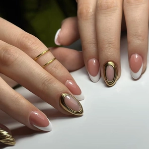 Press On Nails French White Tips Nude Pink Almond Shape Fake Nails With 3D Gold Metal Decors Detachable Elegant Manicure For Women
