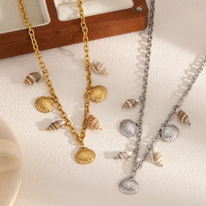 Stainless Steel Shell Conch Pendant Necklace For Women 18K Gold Plated Ocean Beach Style Fashion Adjustable Clavicle Chain