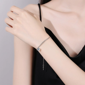 Elegant s925 silver moissanite bracelet with crescent curve and adjustable chain