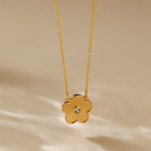 18K vergoldete Blumenhalskette mit funkelndem Zirkonia und zierlicher Kette für Damen