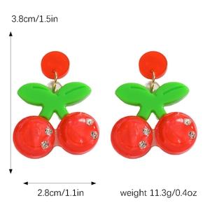 Funkelnde rote Kirschohrringe mit grünen Blättern und Maßen von 3,8 cm x 2,8 cm