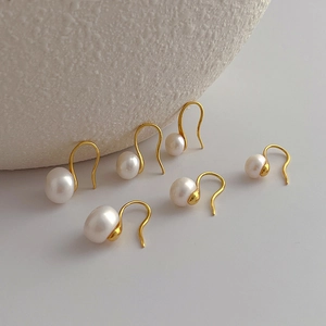 Elegant natural freshwater pearl earrings with minimalist gold hooks for women