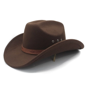 Cappello da cowboy classico marrone scuro con fascia etnica e tesa larga in vista a 45 gradi