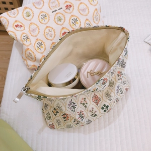 Floral cotton makeup bag set with vintage patterns and large storage capacity