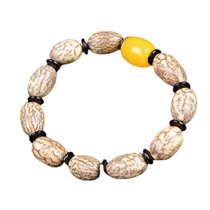 Handgefertigtes Bodhi-Samen-Armband mit Bernsteinperle und schwarzen Distanzstücken