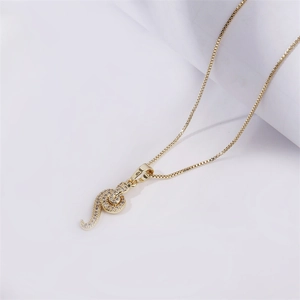 Collier avec pendentif serpent en or étincelant, zircons micro-pavés et chaîne box