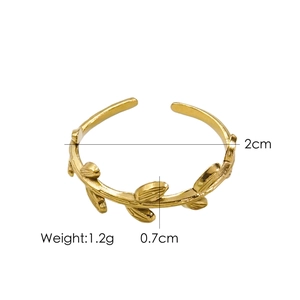 Detail of 14K gold plated adjustable leaf ring showing 1.2g weight and 0.7cm width