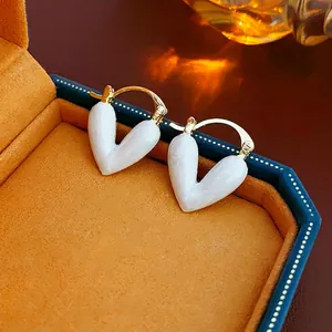 Boucles d'Oreilles Créoles Cœur En Alliage Plqué Or Émail Rétro Français Élégant Accessoire De Mode Pour Femmes