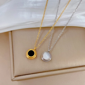 Minimalist Double Sided Shell Round Pendant Necklace Titanium Steel Gold Plated Fashion Jewelry For Women