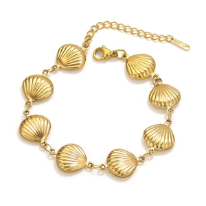 Minimalist gold shell link bracelet in stainless steel with lobster clasp and extension chain