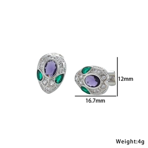 Vue détaillée de boucles d'oreilles serpent en argent avec cristaux violets et dimensions