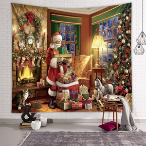 Detail eines Weihnachtswandteppichs mit Weihnachtsmann am Kamin und geschmücktem Baum