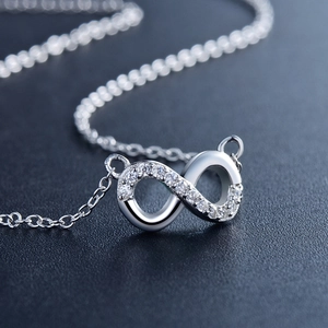 Collier élégant en argent sterling S925 avec pendentif infini et pierres de zircone