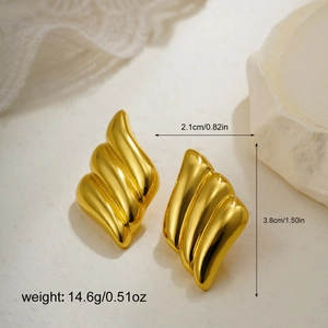 Detailed view of 18K gold teardrop earrings with 3D wavy texture and dimensions