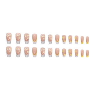 Ongles ballerine français avec motifs marguerites jaunes et paillettes argentées