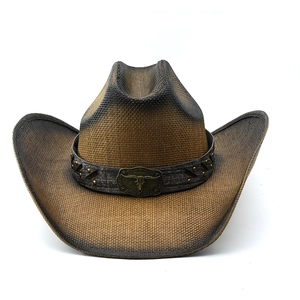 Détail d'un chapeau de cowboy avec texture mesh et boucle métallique de buffle longhorn