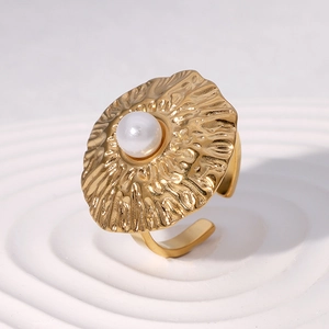 Adjustable 18k gold plated stainless steel ring with pearl and sunburst texture