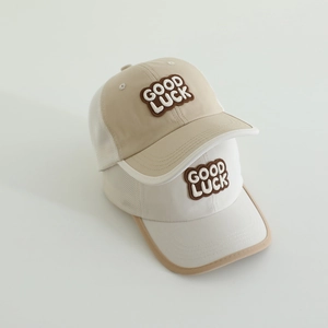 Atmungsaktive Mesh-Baseballkappe für Kinder mit Good Luck Stickerei für den Sommer