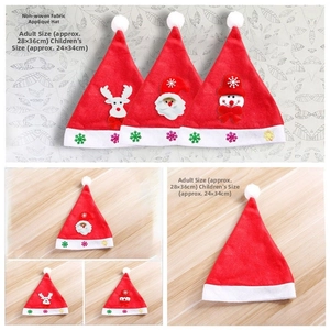 Détails des chapeaux de Noël avec appliqués de dessins animés et étoiles à paillettes