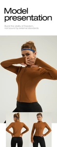 Détail de la veste de yoga polaire chaude avec passe-pouces et un col montant élégant